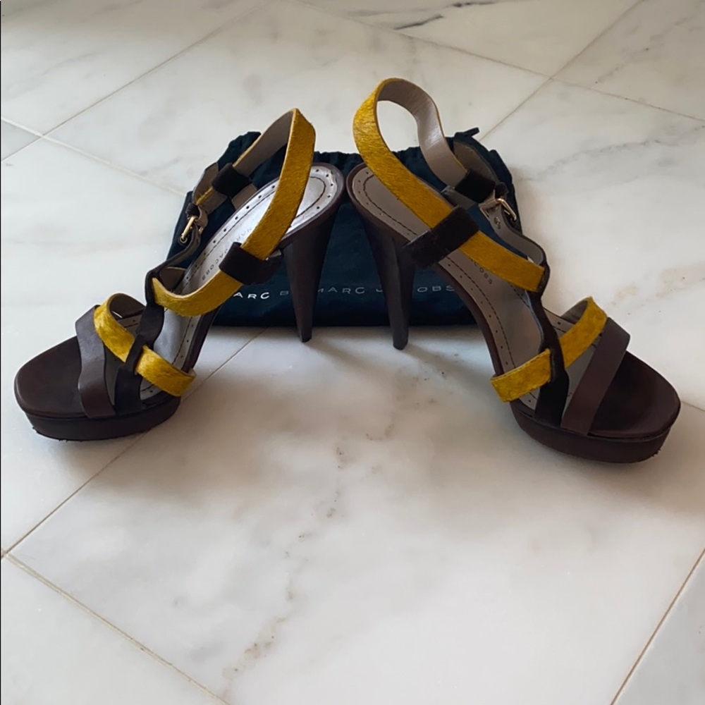 🎉HP🎉 Designer Pumps! - Picture 4 of 9